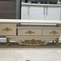 میز زیر تلویزیون