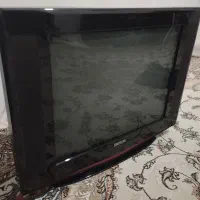 تلویزیون سامسونگ و میز تلویزیون چوبی