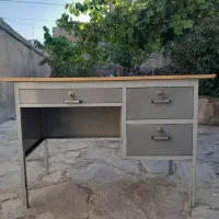 میز تحریر فلزی