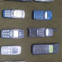 13گوشی قدیمی ویترینی