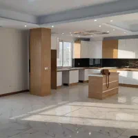 ۱۳۰مـتر ۳خواب (مشـابه نـوساز ) غـرق در نـور