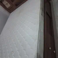 تخت دونفره ودوعدد پاتختی
