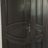 درب ورودی آپارتمان و کمد دیواری