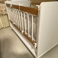 تخت نوزاد مدل کارن برند بامبینو در حد نو