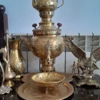 سماور برنجی همراه با چند مجسمه