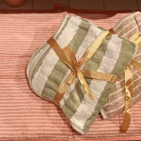 حوله صورت و آشپزخانه