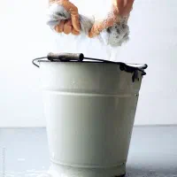 استخدام نظافت چی خانم و اقا با جای خواب و غذا