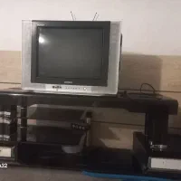 تلویزیون ۲۱ اینچ ومیز تلویزبون