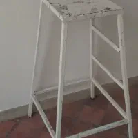 چهار پایه آهنی