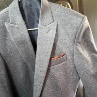 کت وشلوار در حد نو سایز ۴۲می باشد