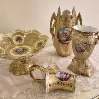 میوه خوری گلدان. طلایی چروک