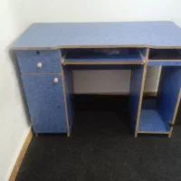 میزتحریر و کامپیوتر