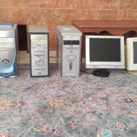 تعدادی کیس و کامپیوتر