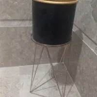 گلدان با پایه