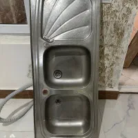 سینک روکار‌ تمیز‌ و بدون زدگی