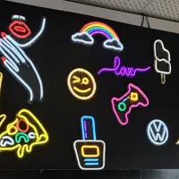 استخدام  آشنا به برق در کارگاه تابلوسازی تبلیغاتی