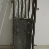درب اهنی انباری و دستشوئی