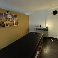 خدمات ماساژ درمانی و بادکش