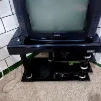 تلویزیون همراه با میز