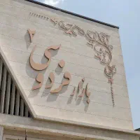 فروشنده خانم لباس مجلسی