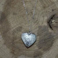 گردنبند قلبی عکس ، مناسب برای روز زن|بدلیجات|زاهدان, |دیوار