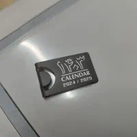 حک فایبر مارکینگ فلز و چرم چوب.  طراحی لوگو