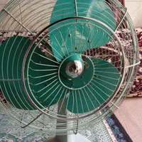 پنکه آهنی قدیم پره آن آهن وسالم ومرتب|پنکه و تصفیه‌کنندهٔ هوا|گناباد, |دیوار
