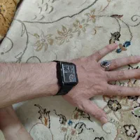 دوعدد ساعت اصل در حد. یکی کلاسیک ویکی اسپرت