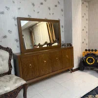 یک‌عد میز لوزیون و اینه کنسول و مبل راحتی ۸نفره