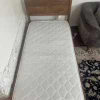 تخت یک نفر همراه با تشک و‌کفی کاملا نو|تخت و سرویس خواب|تهران, کیانشهر|دیوار