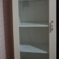 کمد شیشه‌ای