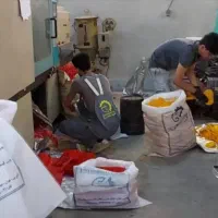 کارگر آقا ساده و ماهر شب کار جهت تزریق پلاستیک