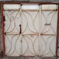 درحیات سه لت باعرض۲.۵۰بدون پوسیدگی وچهارچوب محکم