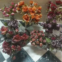 گل مصنوعی و گلدان فرفوژه