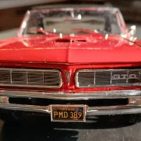 ۲ عدد اتومبیل کلکسیونی قدیمی