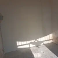 مغازه به مساحت ۲۵متر مربع میباشد