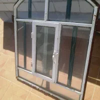 پنجره آهنی با شیشه