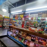 دکه تنقلات واقع در بزرگراه متوسلیان