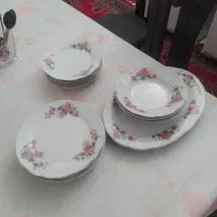 یکدست چینی کامل گل قرمز|ظروف سرو و پذیرایی|شاهینشهر, فدک|دیوار