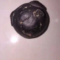سنگ سیاه عجیب و قیمتی