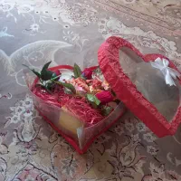 باکس ولنتاین با گلهای زیبا