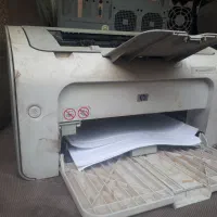 یک عدد  کامپیوتر بارپرینتر سیاه وسفیدHP P1005