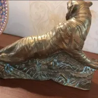 مجسمه برنزی(ببر روی دیوار چین)|مجسمه، تندیس، ماکت|شیراز, گلدشت معالی‌آباد|دیوار