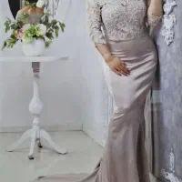 لباس مجلسی سنگ‌دوزی و مرواریددوزی شده، در حد نو