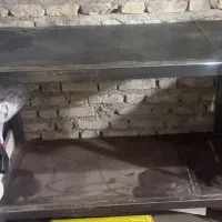میز کار فلزی بسیار محکم و مقاوم نو می باشد