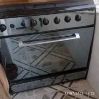 اجاق گاز و میز نهارخوری