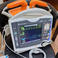 فروش الکتروشوک و دیفیبریلاتور بیمارستانی|پزشکی|تهران, فلسطین (میدان انقلاب)|دیوار