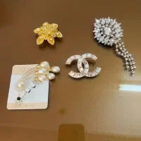 سجاق سینه انگشتر تو گردنی گوشواره نیم ست