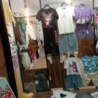 میز پیشخوان و ویترین مغازه یه کار شیک برای بوتیک