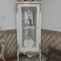 گنجه باوسایل داخلش